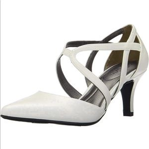 LifeStride Women's Seamless Dress Pump - White 11W